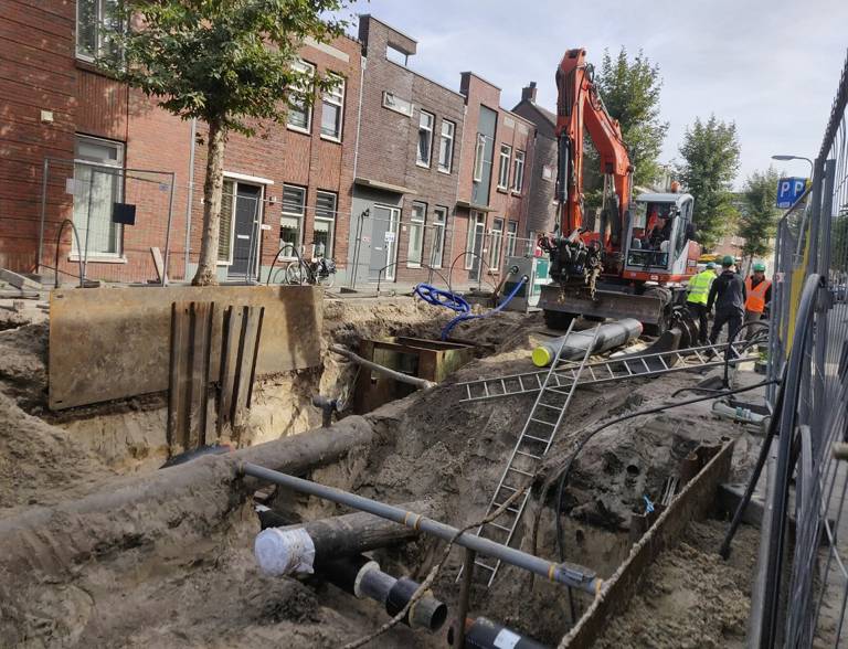 Construction of the Enschede Warmtebaan, a six-kilometer extension of the existing heat network.